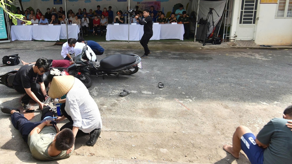 Bác sĩ quân y rèn kỹ năng cấp cứu thảm họa, tai nạn hàng loạt