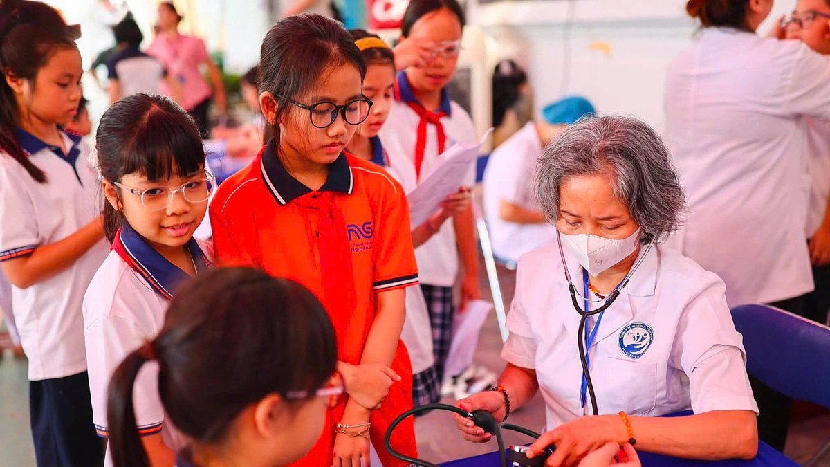 Hơn 2,2 triệu học sinh Hà Nội khám sức khỏe miễn phí
