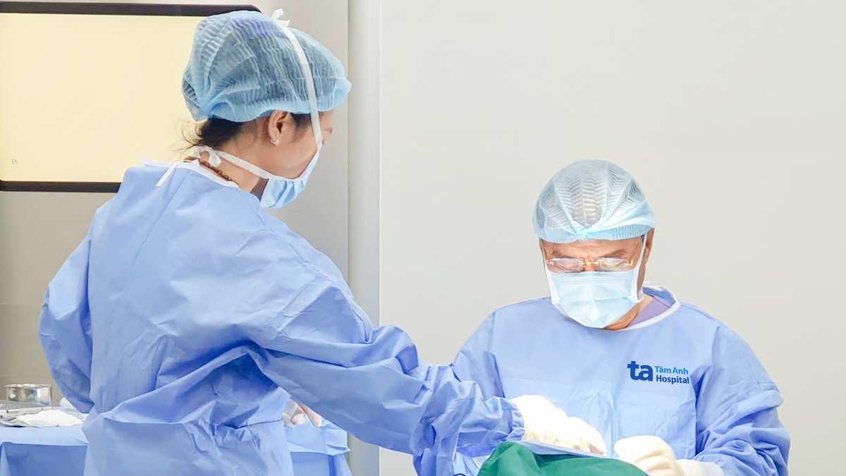 Phẫu thuật tạo hình bờ mi sau 10 năm liệt dây thần kinh số 7
