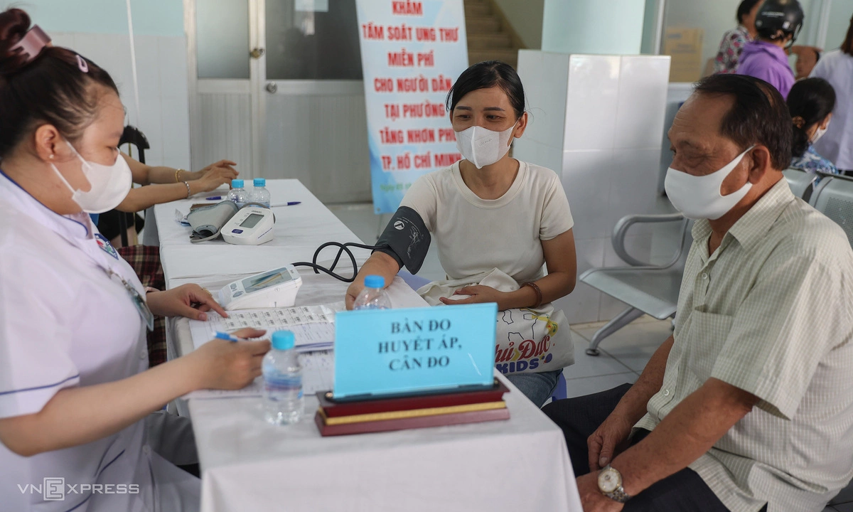 Nội tiết nam và nữ thay đổi thế nào sau tuổi 40?