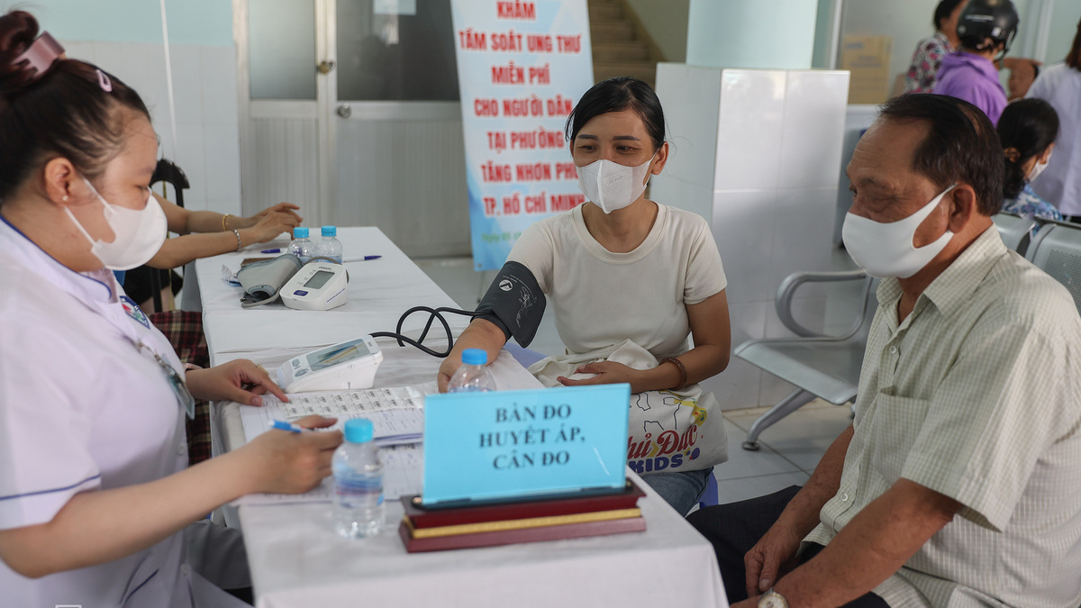 Nội tiết nam và nữ thay đổi thế nào sau tuổi 40?