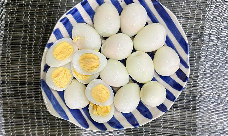 Có nên ăn sáng trứng luộc, uống cà phê để giảm cân?