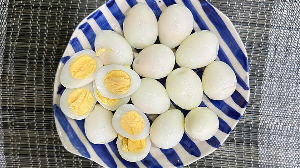 Có nên ăn sáng trứng luộc, uống cà phê để giảm cân?