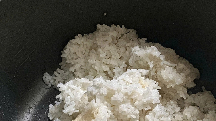3 sai lầm bảo quản cơm thừa tưởng vô hại dễ "rước bệnh"