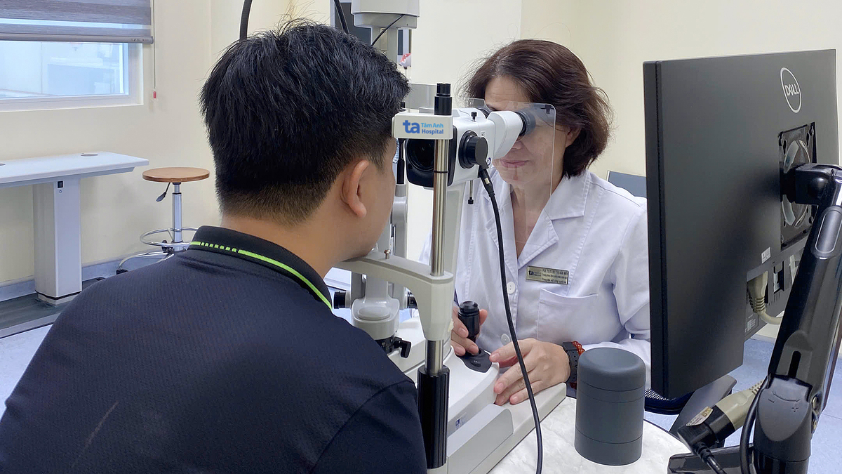Hai bố con cùng mắc glôcôm