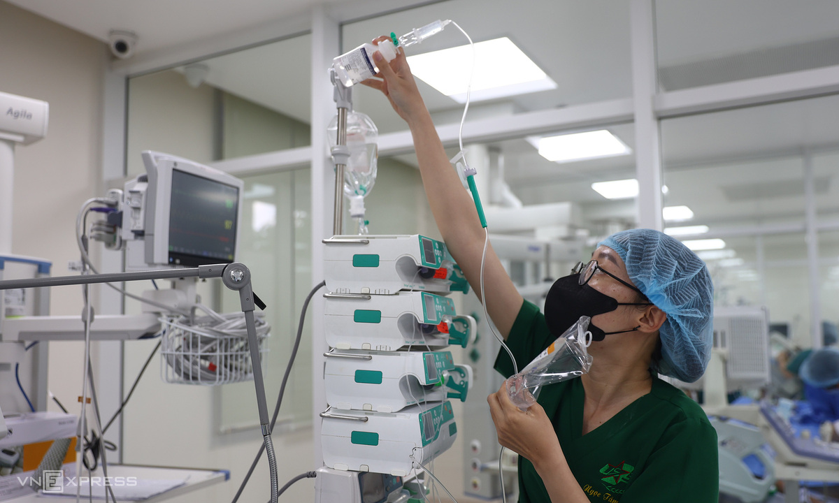 Vì sao TP HCM chọn đầu tư cho bác sĩ nội trú?
