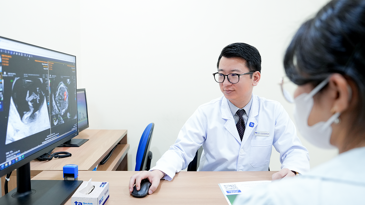 Thai bất thường não có nên chọc ối?