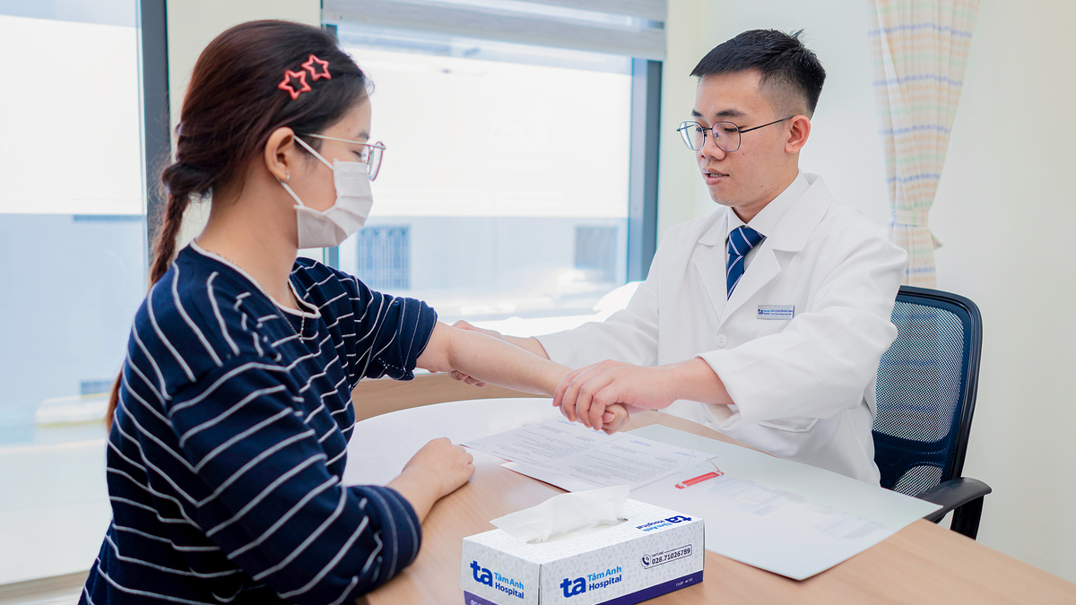 Điều trị đau khuỷu tay ở người chơi thể thao