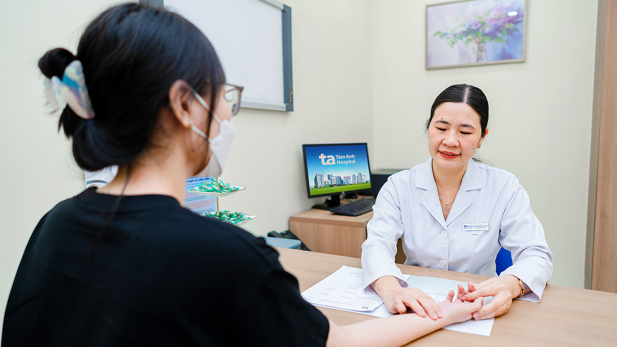 Vì sao hay táo bón khi đi du lịch?