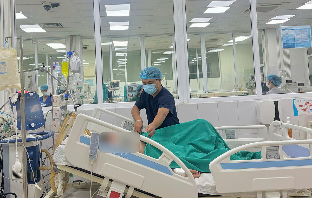 Vết mò đốt khiến bé gái 14 tuổi phải lọc máu