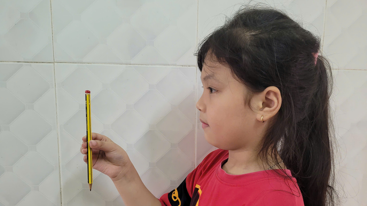 Bác sĩ hướng dẫn bài tập giúp trẻ giảm mỏi mắt