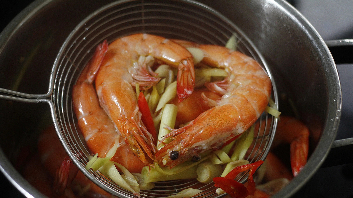 Ăn tôm thường xuyên có làm tăng mỡ máu?