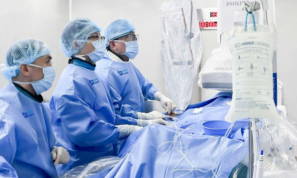 Phát hiện hẹp ba mạch máu tim sau nhiều lần ngất