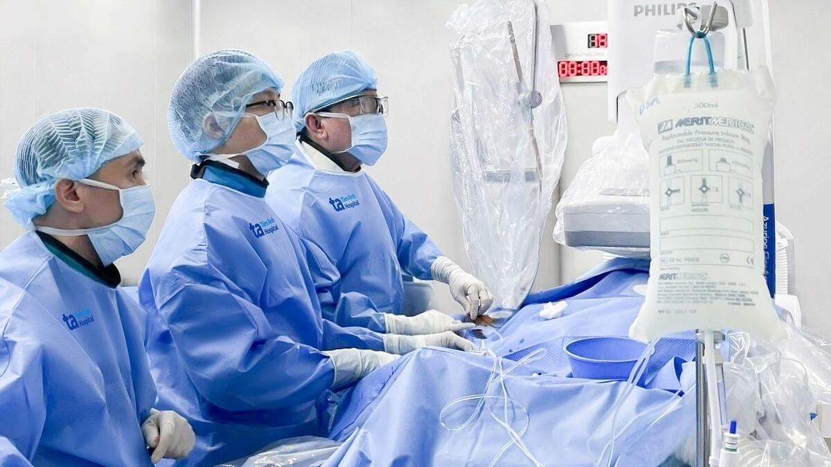 Phát hiện hẹp ba mạch máu tim sau nhiều lần ngất