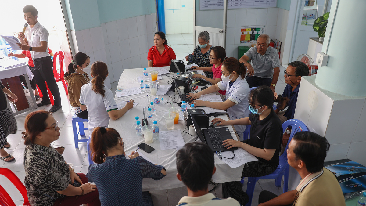 Người khám sức khỏe ở doanh nghiệp cập nhật hồ sơ điện tử toàn dân thế nào