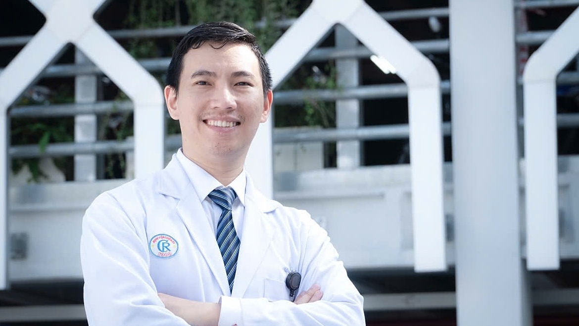 5 y bác sĩ tình cờ hợp lực đỡ đẻ trên máy bay từ Đan Mạch về Việt Nam