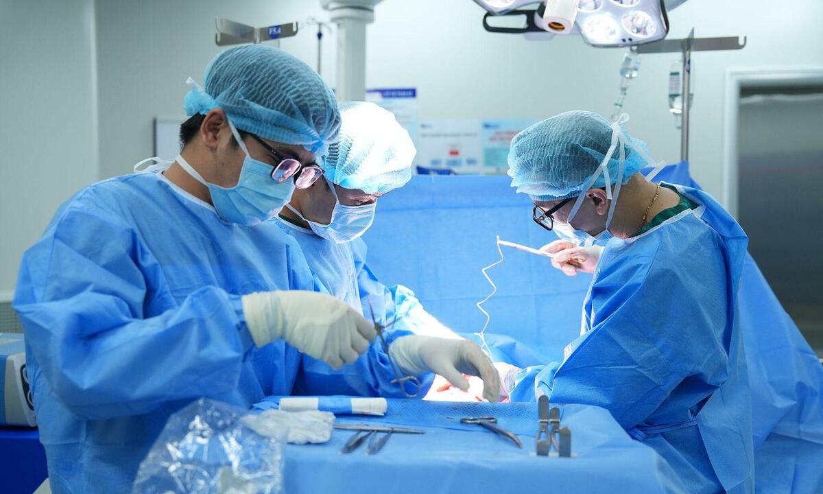 Thai phụ xoắn buồng trứng hai lần trong 4 ngày
