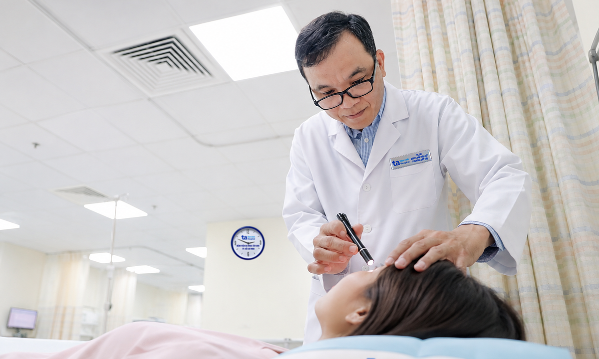 Đột ngột liệt nửa người do xuất huyết não