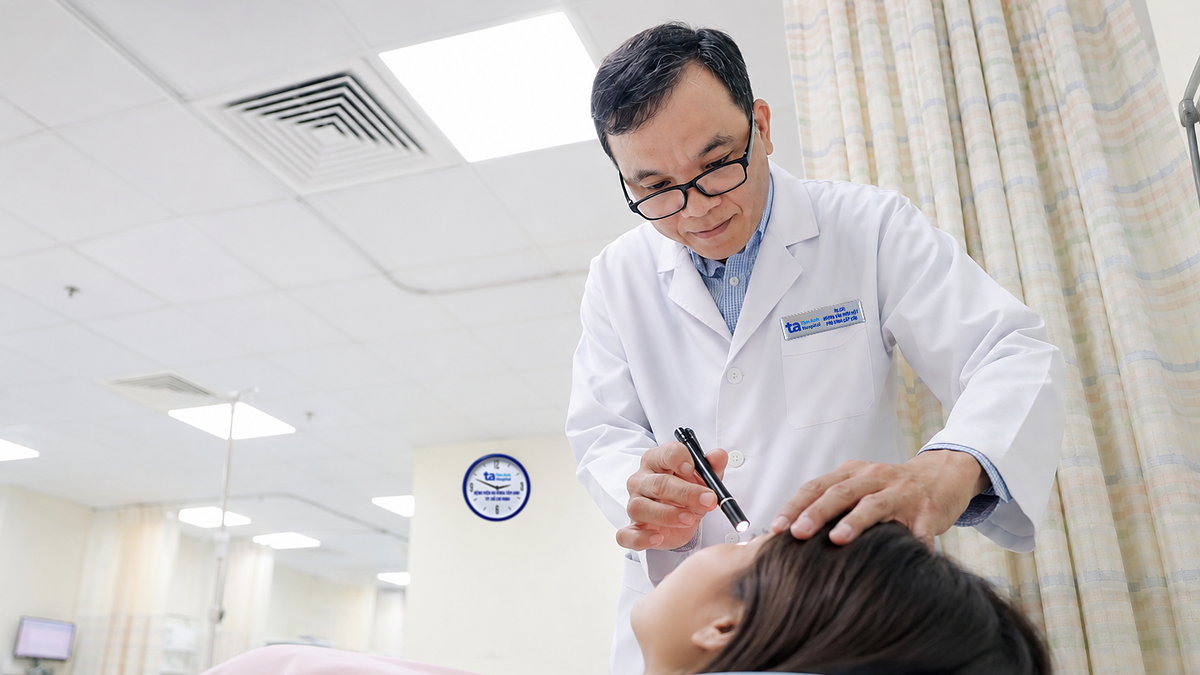 Đột ngột liệt nửa người do xuất huyết não