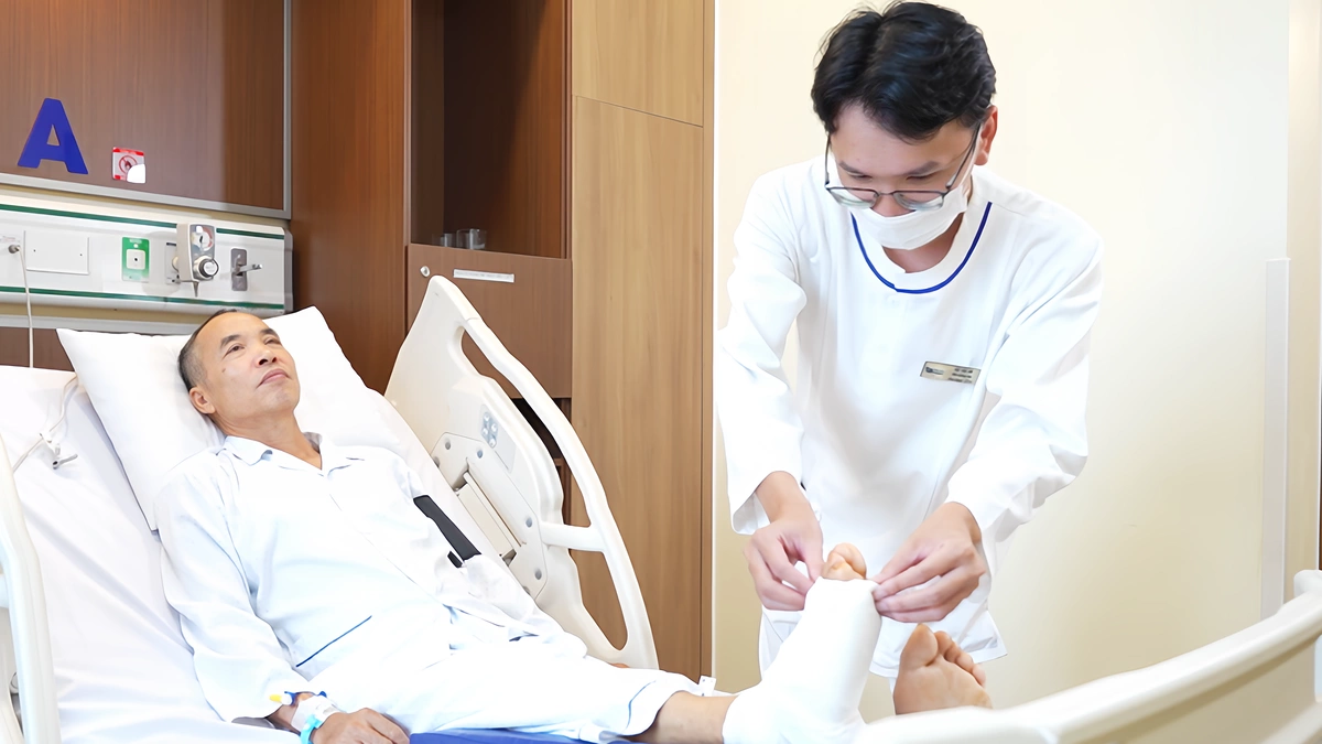 Nhiễm trùng xương do biến chứng tiểu đường sau cắt mụn cóc