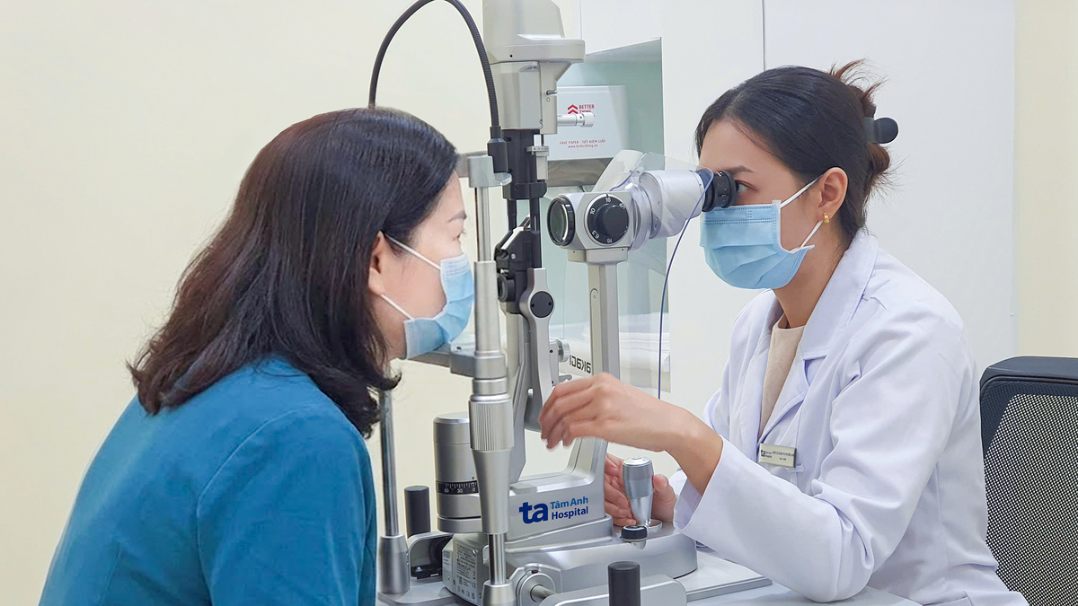 Vì sao đục thủy tinh thể dễ gây glôcôm?
