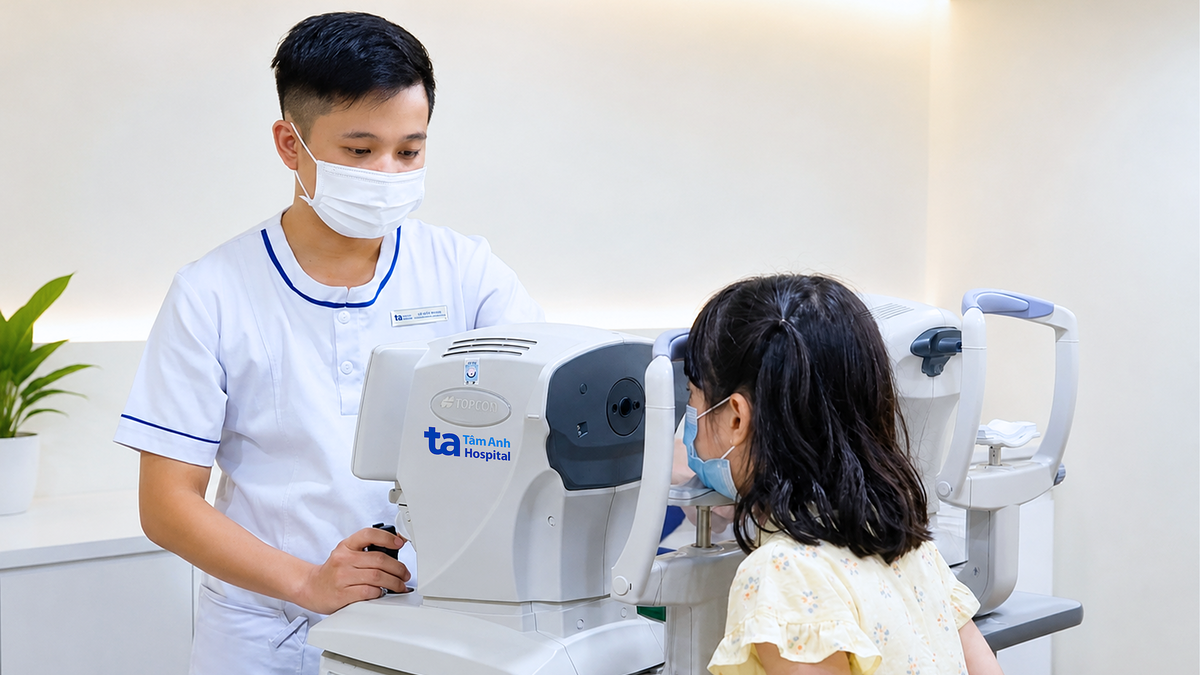 Bé 6 tuổi viễn thị 7 độ