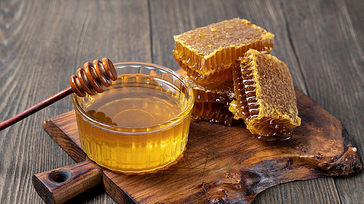 Dùng mật ong thường xuyên có làm tăng mỡ bụng?