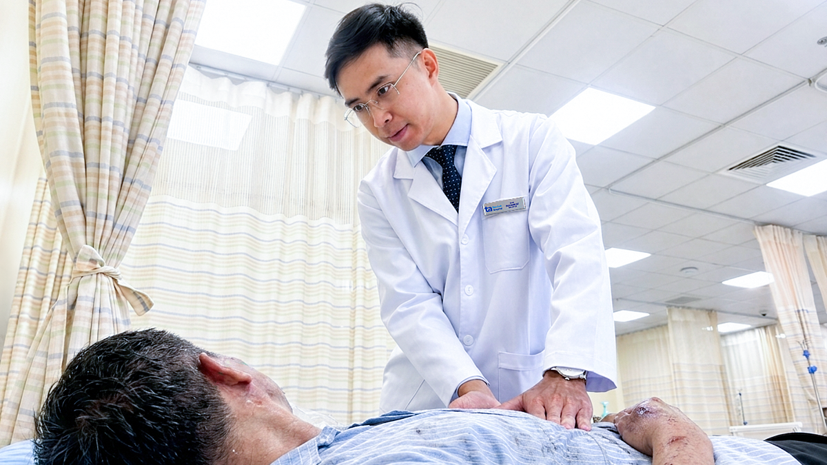 Cứu người đàn ông bị tai nạn giao thông vỡ lách và thận