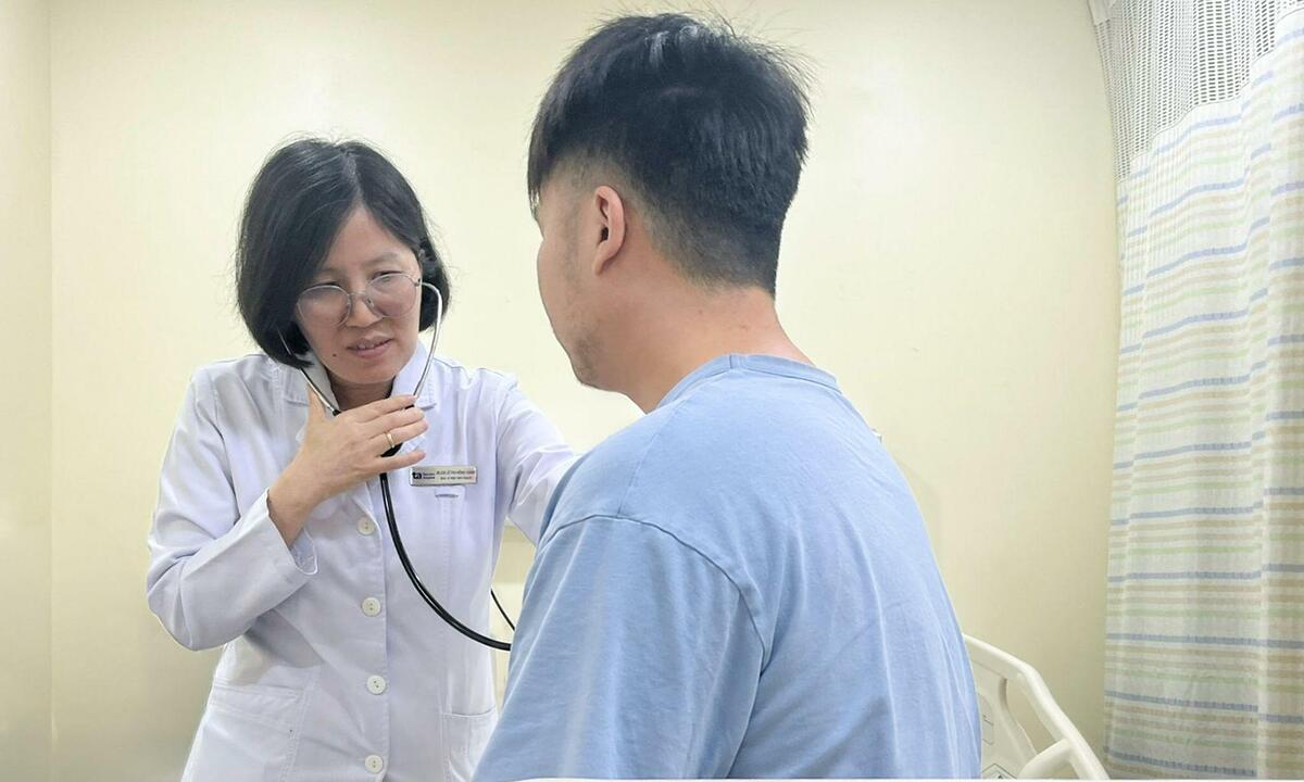 Phù chân do bất thường mạch máu