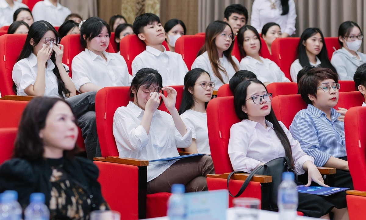 Nam sinh 19 tuổi chết não trao sự sống cho nhiều người