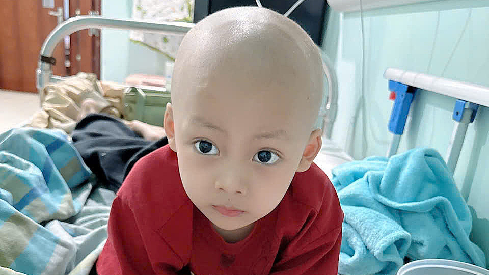 Em bé 5 tuổi tiếp tục chống chọi ung thư giai đoạn cuối sau ghép tế bào gốc