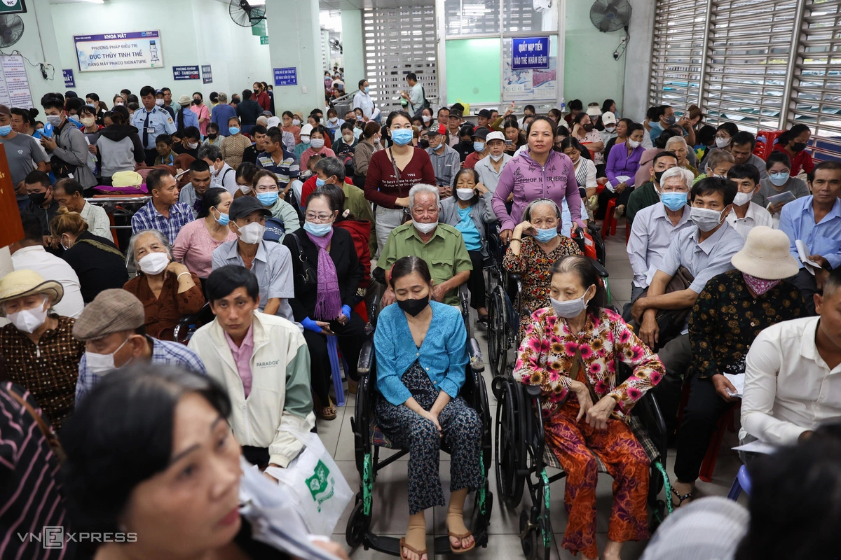 After clearing reception counters, patients move into the payment section, where rows of waiting chairs quickly fill to capacity.