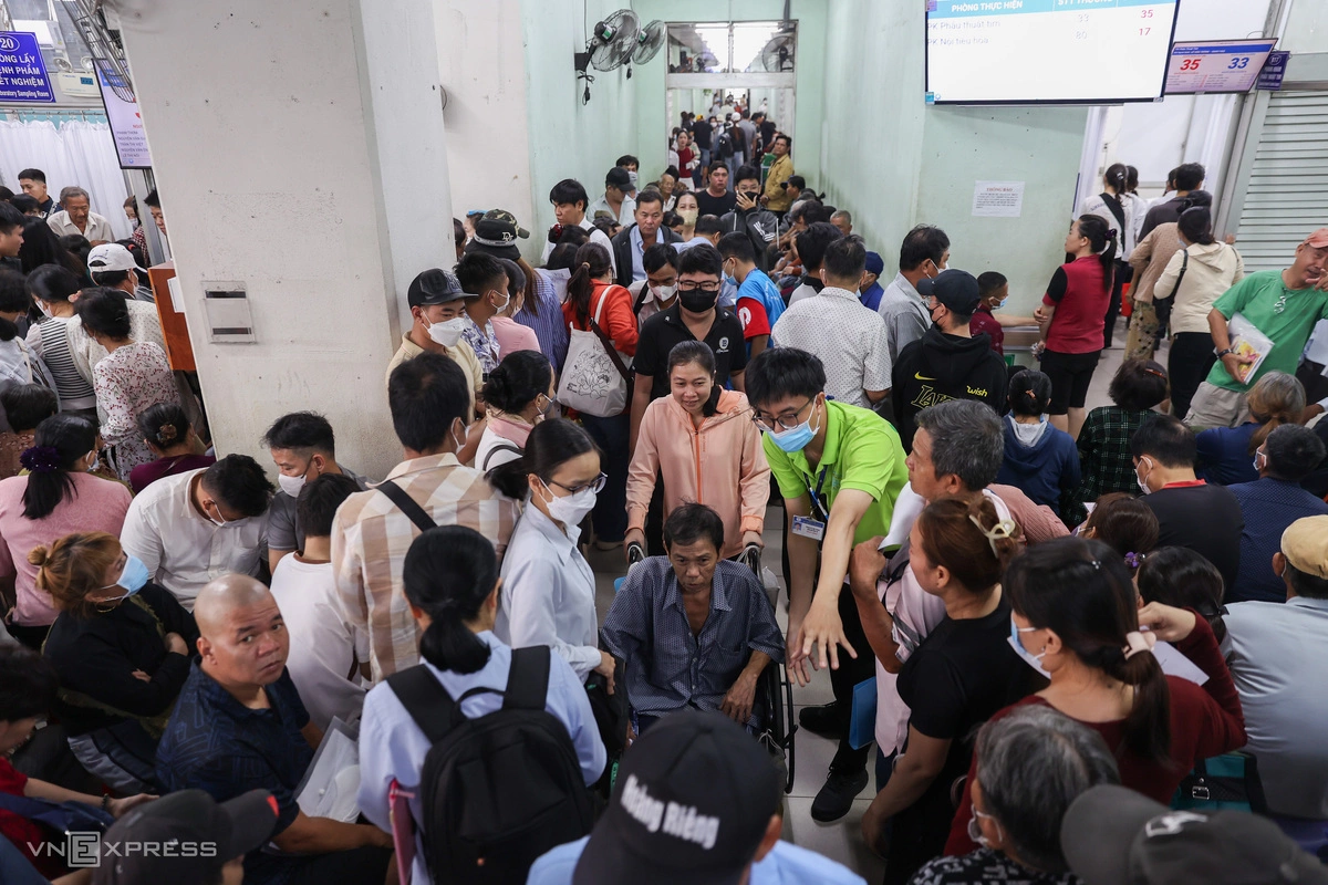 Patients wait to see doctors at Cho Ray Hospital on Sept. 15.