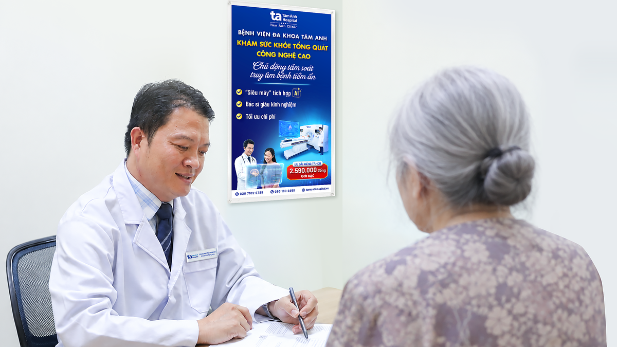 Cụ bà bị biến chứng zona vùng mặt