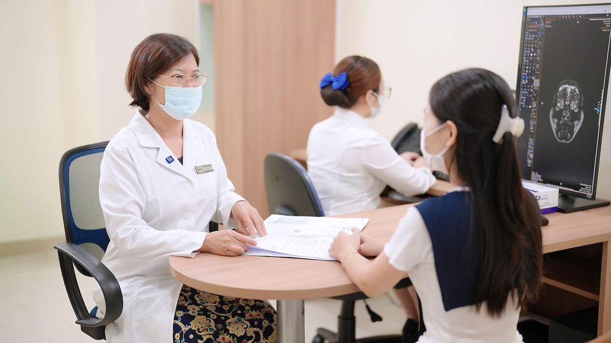 Vì sao đến nơi đông người dễ bị đau đầu?