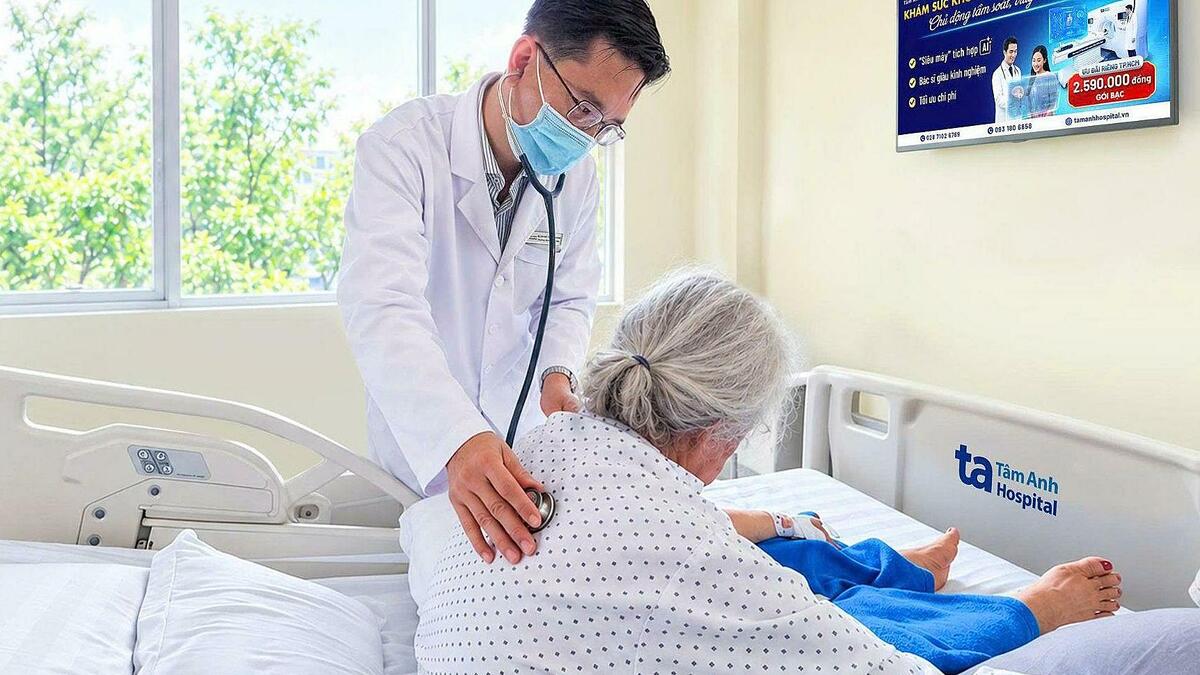 Bác sĩ chỉ cách phòng viêm phổi cho người cao tuổi