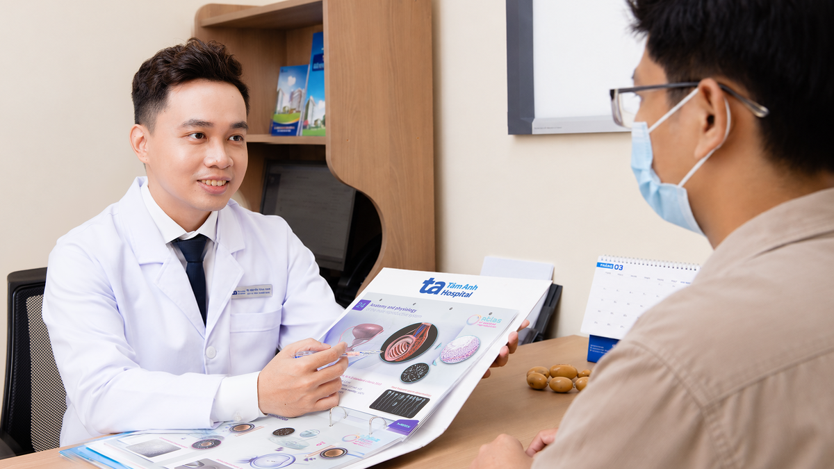 Mật độ tinh trùng thấp, điều trị thế nào để có con?