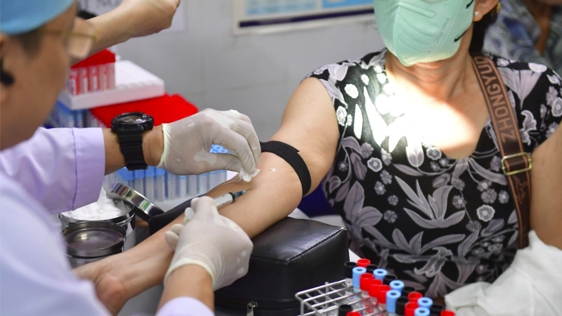 Uống nhiều nước, mờ mắt thoáng qua - coi chừng tiểu đường type 2