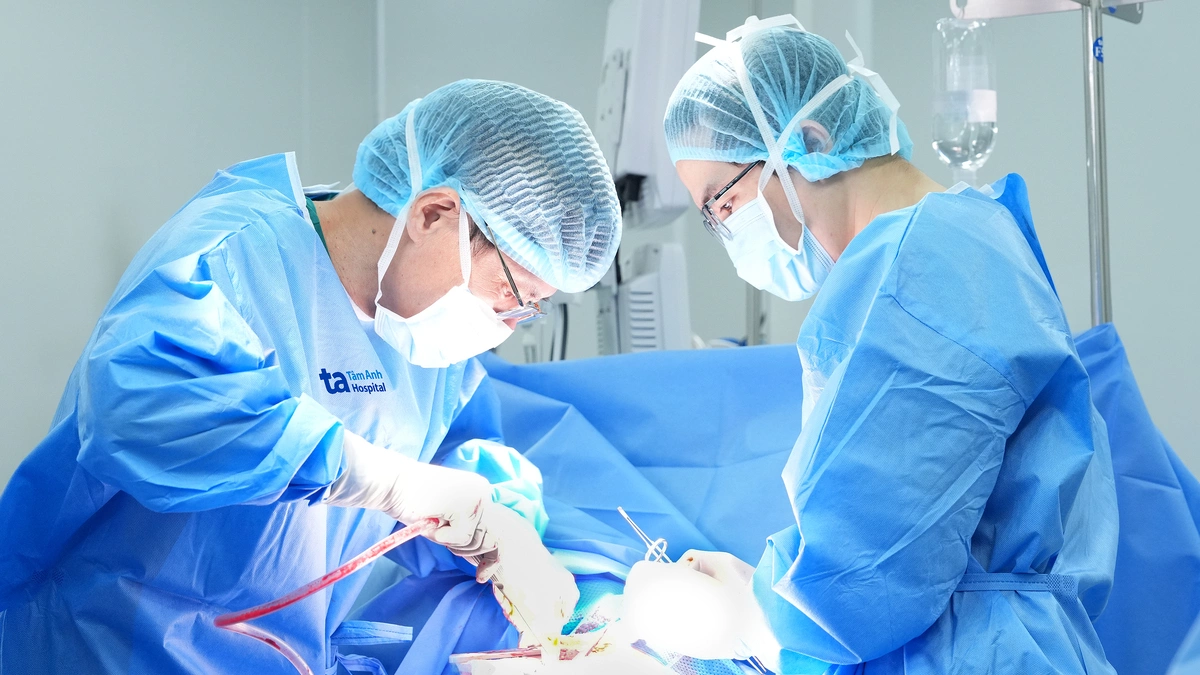 U cuộn mạch chèn ép khí quản gây khó thở