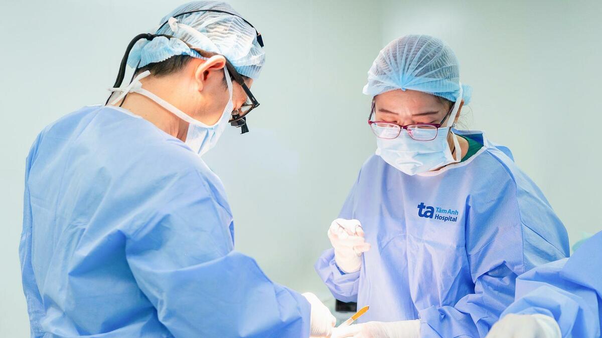 Hai lần phẫu thuật xử lý hẹp mạch máu nuôi não