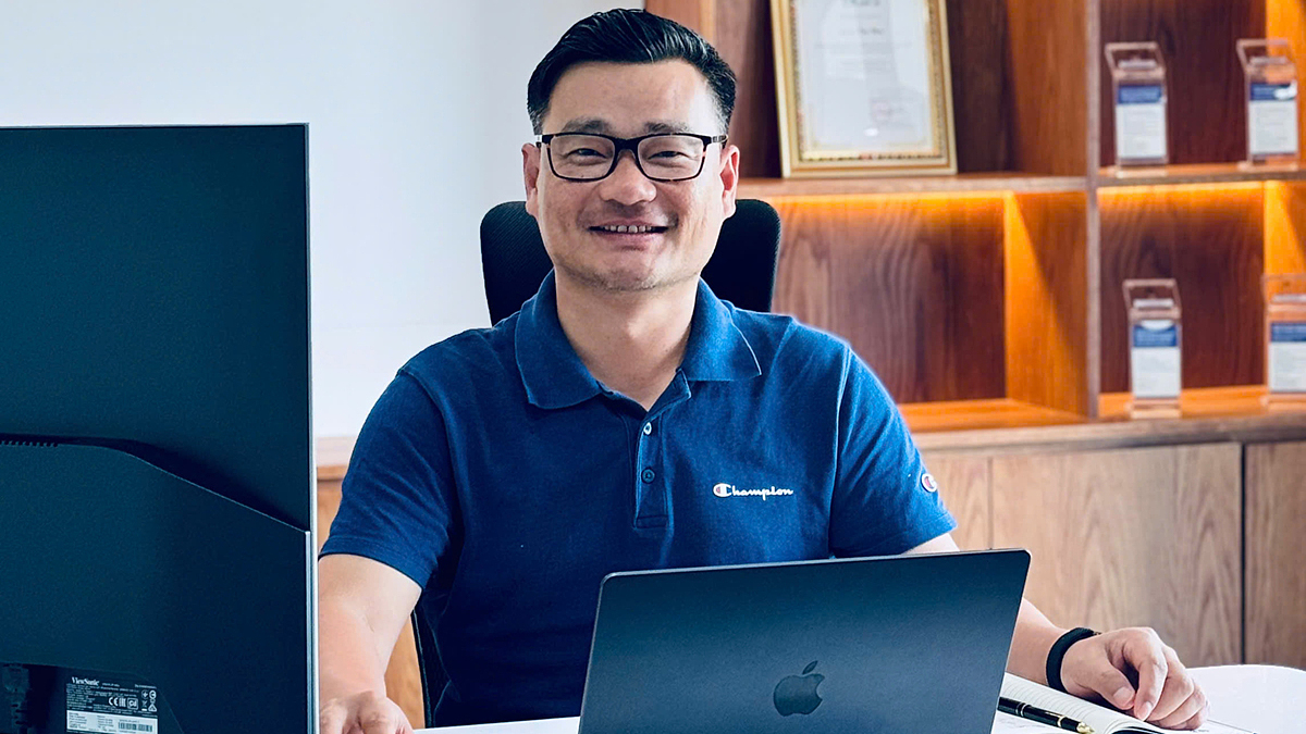 Tiến sĩ Việt chế tạo chip giúp bệnh nhân mù đọc chữ sau hai tuần cấy