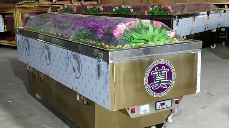 Người phụ nữ tỉnh lại sau một ngày nằm quan tài lạnh