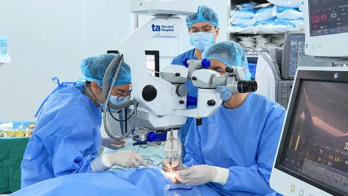 Bong võng mạc kèm cận thị
