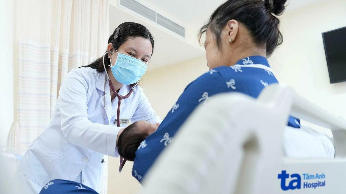 Sản phụ tràn dịch màng tim, con sinh non