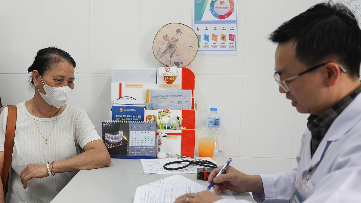 81 bác sĩ giỏi luân phiên "ngồi" ở 37 trạm y tế TP HCM