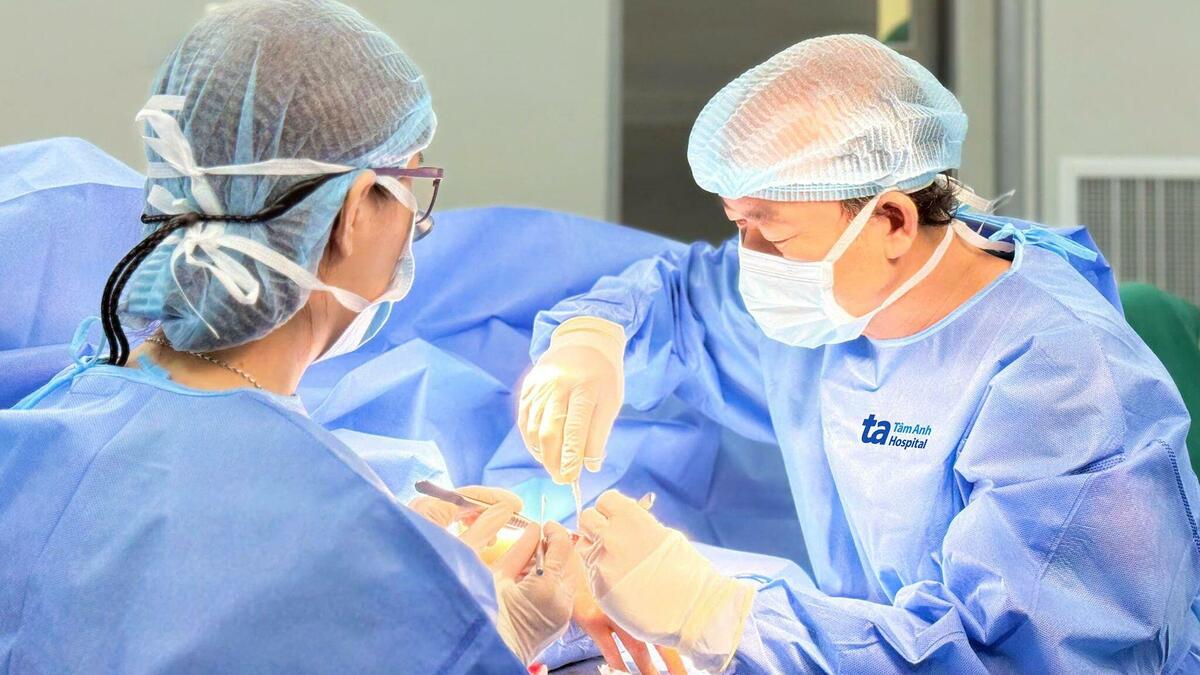 U nang ở cổ tay bé gái