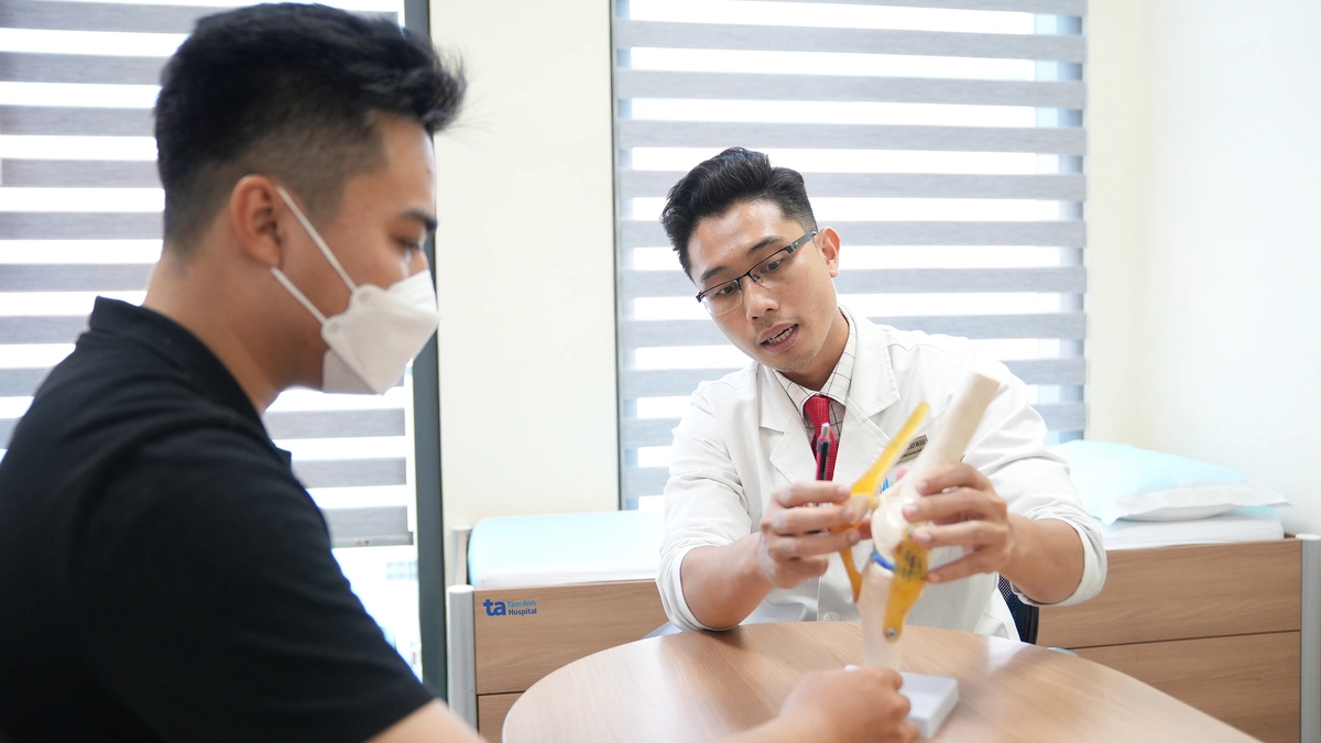 Vì sao chơi thể thao cuối tuần dễ chấn thương?