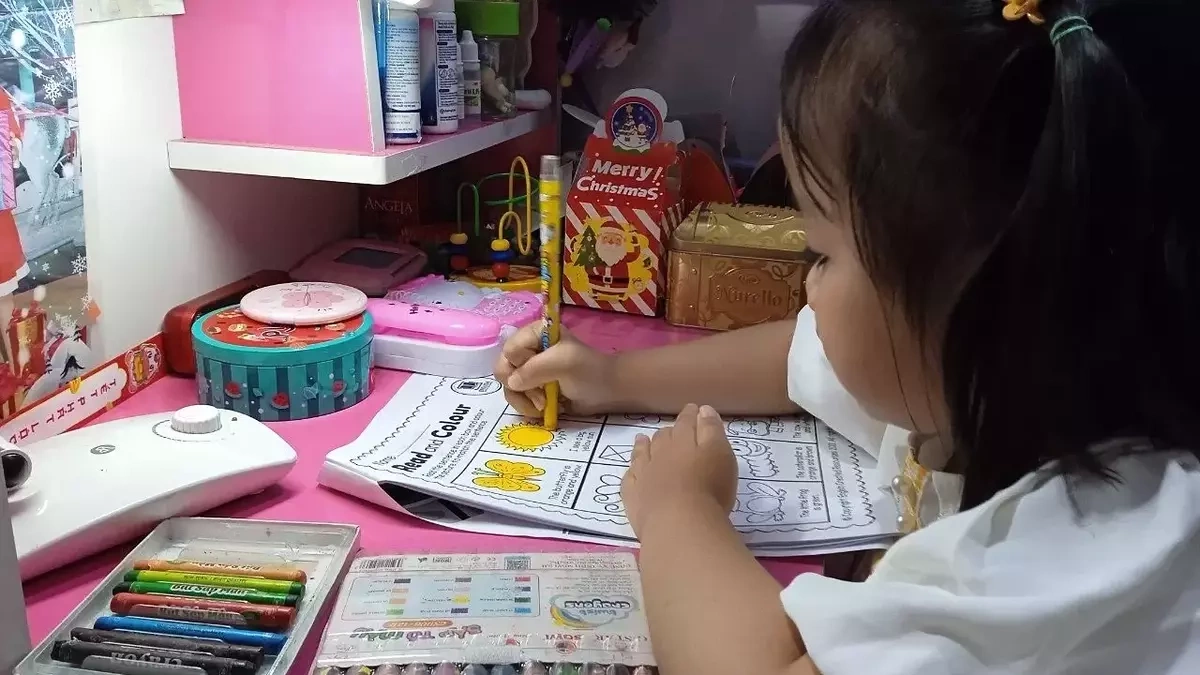 Những thời điểm không nên cho trẻ dùng thiết bị điện tử