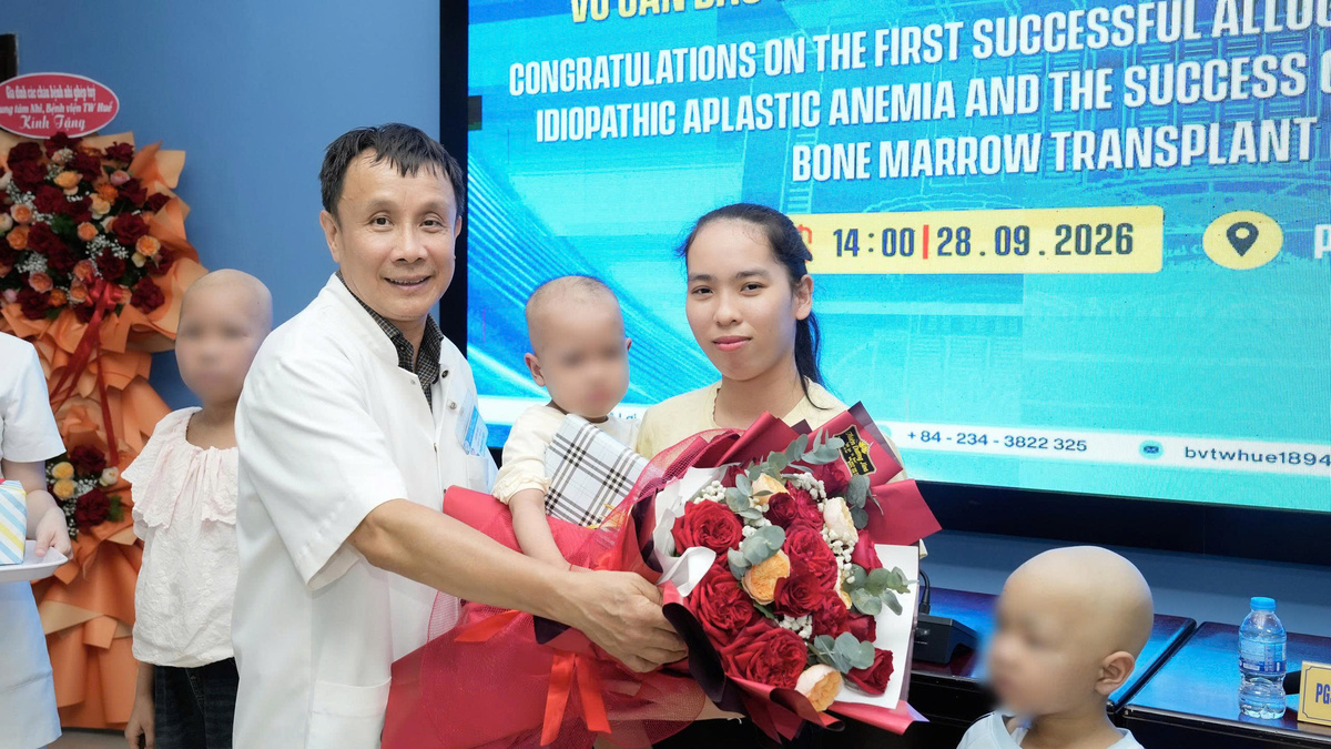 Em trai 18 tháng tuổi hiến tế bào gốc ghép cho chị 4 tuổi