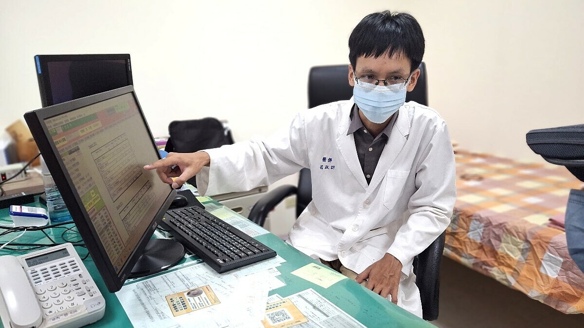 Nam thanh niên đột ngột "biến thành người khác" sau trận sốt, đau đầu